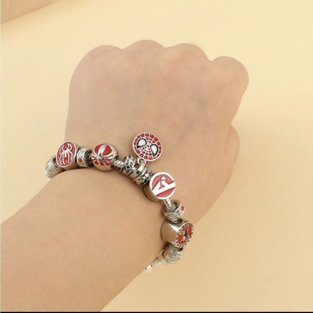 SpidermanāHotāCharmāBracelet - Picture 4 of 4